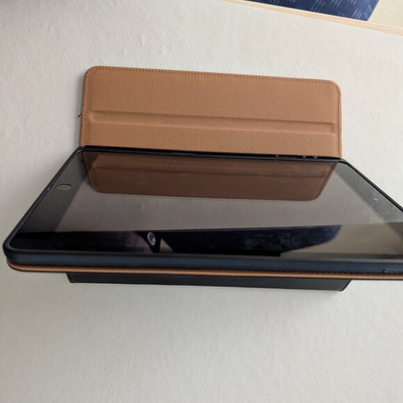 Apple iPad 9th Gen 10.2in 64GB Wi-Fi β Excellent Condition w/ Bonus Case - Picture 12 of 16